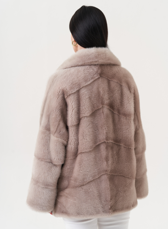 Укороченная шуба из меха норки с английским воротником