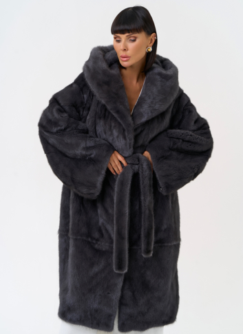 Женская шуба из меха норки с капюшоном 