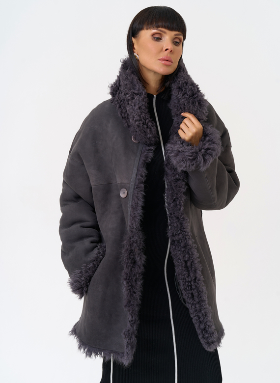 Женская двухсторонняя дубленка с декоративным поясом