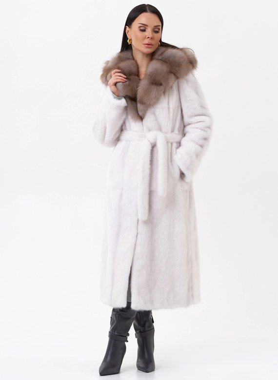 Белая шуба из норки с куницей