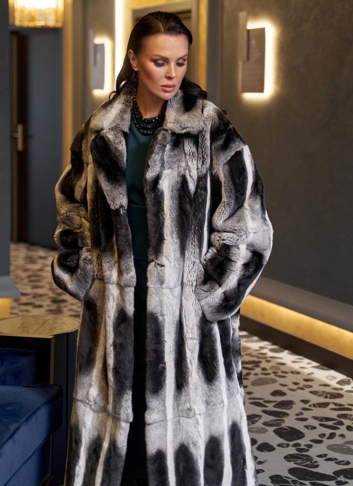Длинная шуба из меха кролика 