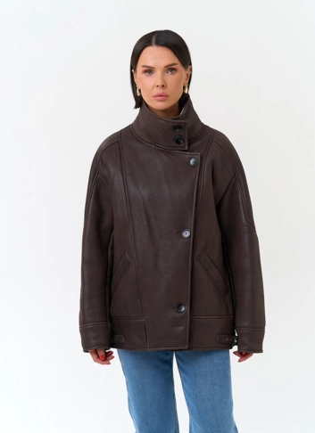 Женская дубленка из натурального меха с воротником стойкой фото