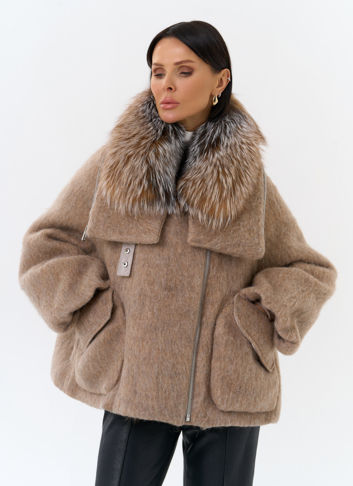 Женский пуховик с отделкой из меха блюфрост