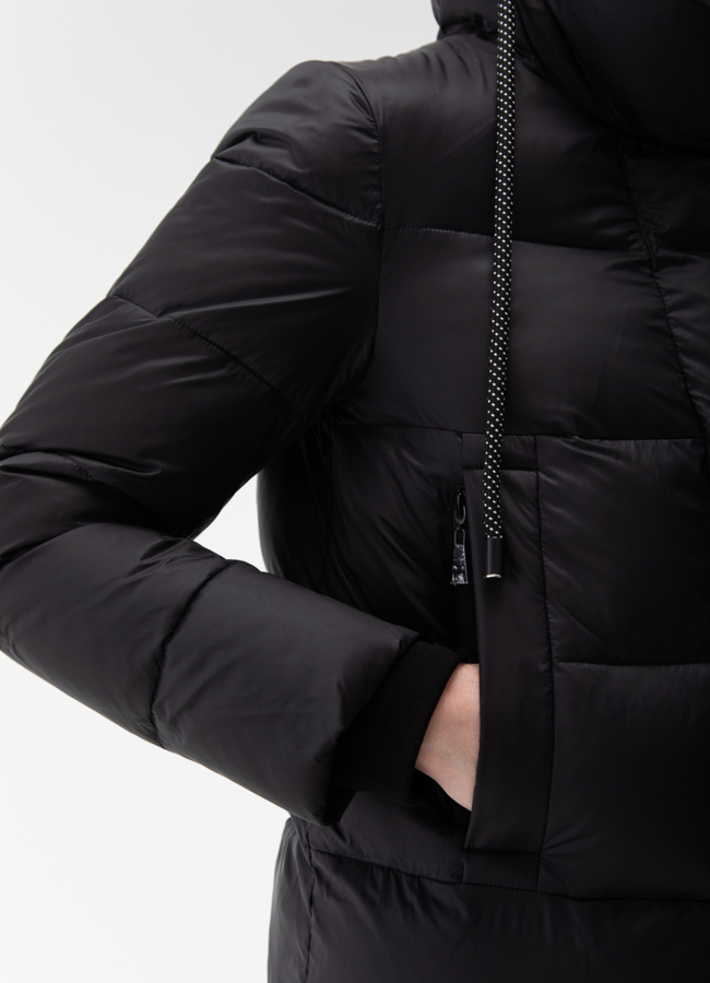 Пуховик женский с капюшоном  модель № 28017 универмаг малина