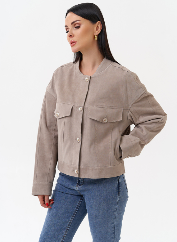 Светлая куртка из замши