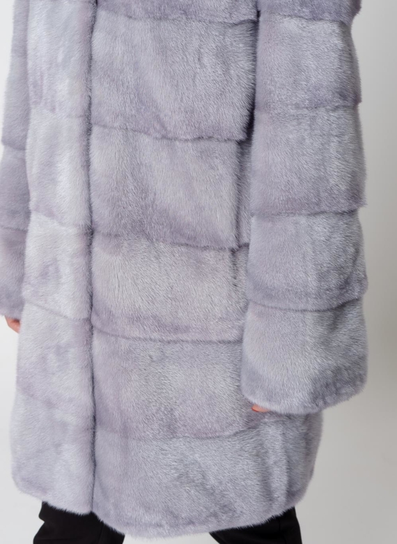 Шуба из норки с капюшоном и кулиской голубого цвета