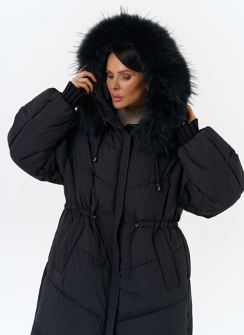 Женский пуховик с капюшоном из меха чернобурки