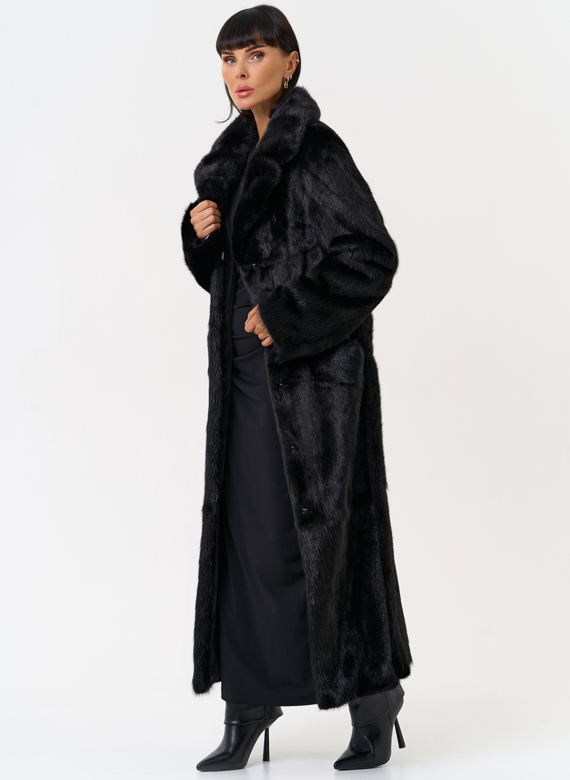 Длинная шуба из меха норки в черном цвете