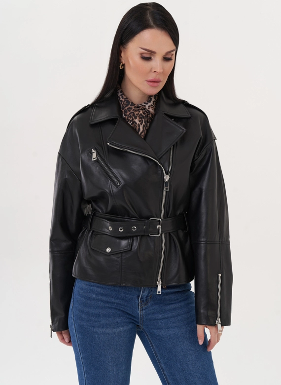 Кожаная куртка черного цвета
