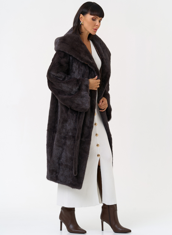 Женская шуба из меха норки с капюшоном 