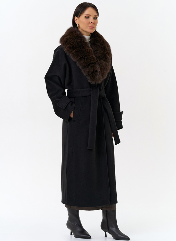 Женское утепленное пальто с отделкой из меха песца