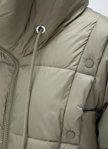 Женский пуховик с капюшоном 