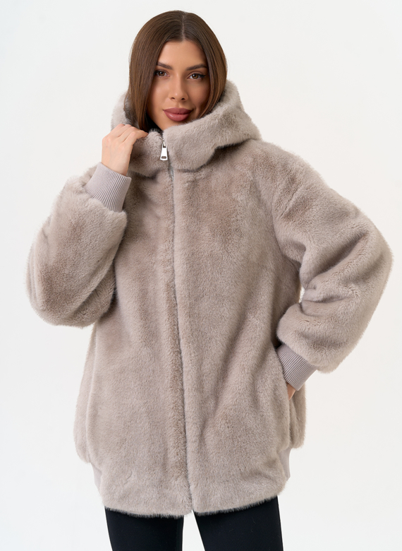 Женская куртка из эко меха с капюшоном