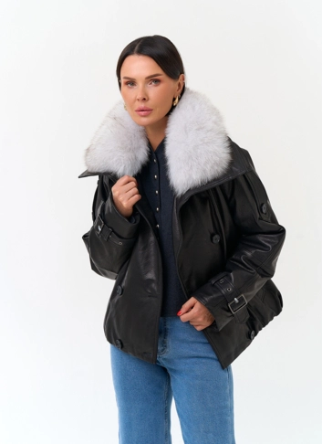 Женский кожаный пуховик с воротником из песца фото