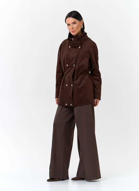 Женская куртка из эко замши с воротником стойкой