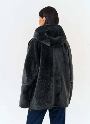 Женская натуральная дубленка с капюшоном фото