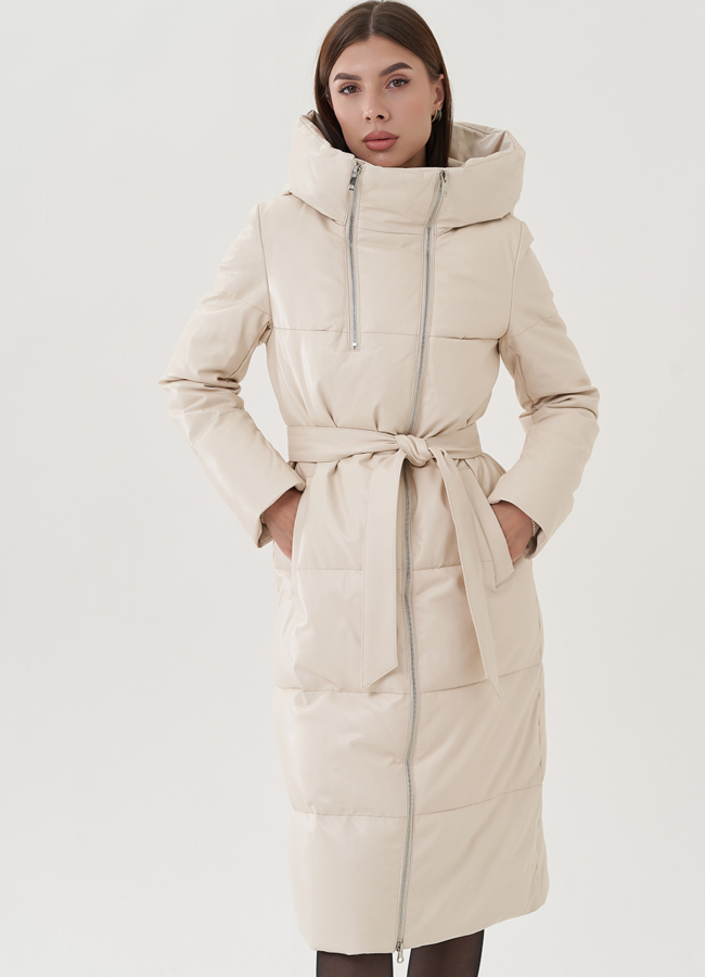 Пуховик из эко кожи молочного цвета с капюшоном модель № 25711 в кредит