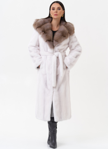 Белая шуба из норки с куницей